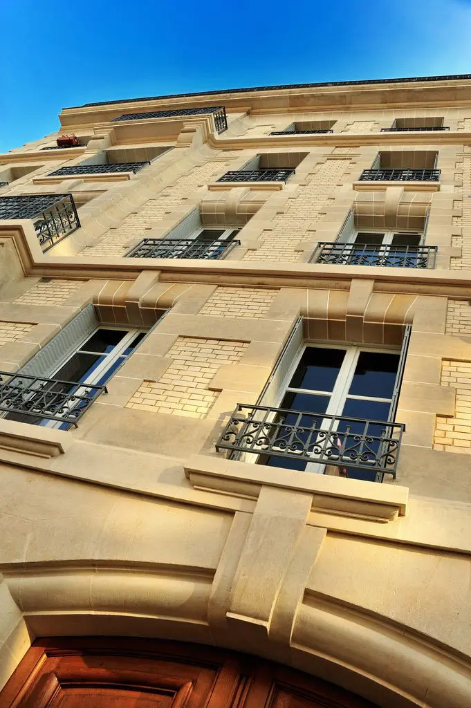 Ravalement de façade à Paris – Restauration complète d’un immeuble (18ᵉ arrondissement)